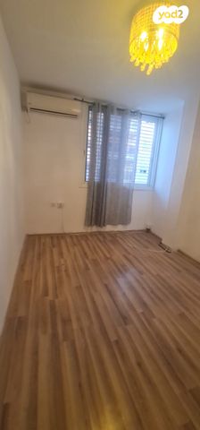 דירה, זכריה הלל 13, מחנה יהודה, פתח תקווה