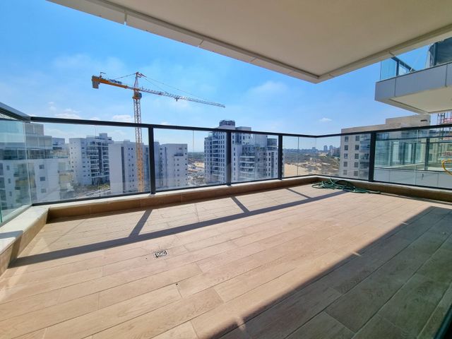 מודעת נכס, משה רינת, קרית רבין, חולון