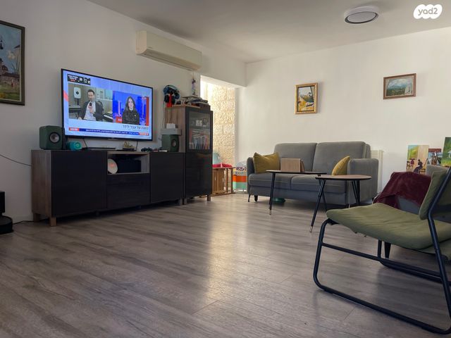 דירה, מרדכי אלקחי, ארמון הנציב, תלפיות מזרח, ירושלים