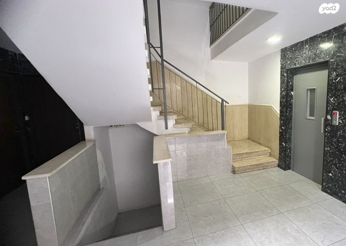 דירה, אברבנאל, רמב"ם, ראשון לציון