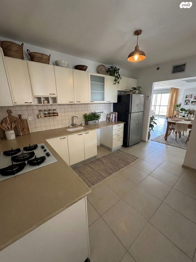 דירה, אלונים 12, קרית השרון, נתניה