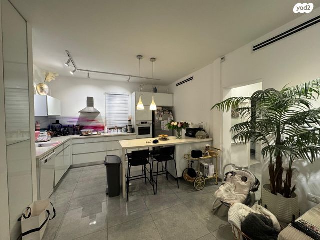 דירת גן, קרית ביאליק