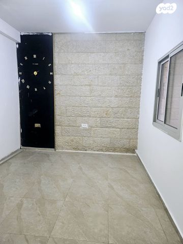 דירה, גדעון האוזנר, הולילנד, ירושלים