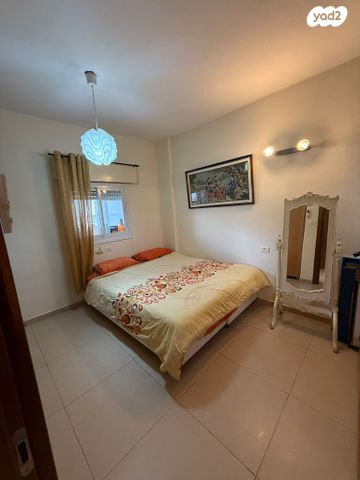 דירה, יהושע בן נון, המושבה היוונית, ירושלים