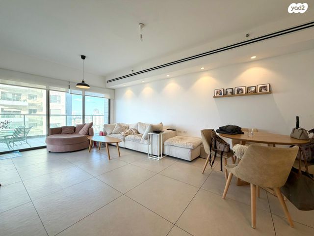 דירה, שדרות בן גוריון, אגמים, נתניה