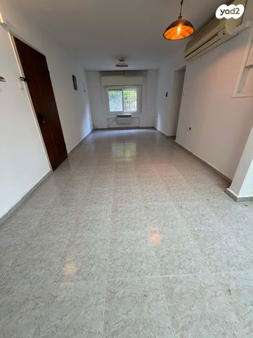 דירת גן, מרדכי אלקחי 8, ארמון הנציב, תלפיות מזרח, ירושלים