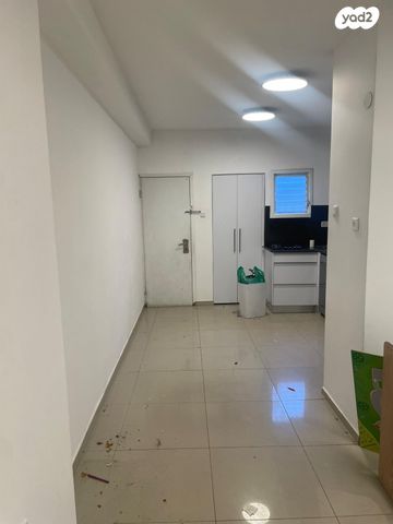 דירת גן, קדושי לוצק 11, עמידר, בת ים