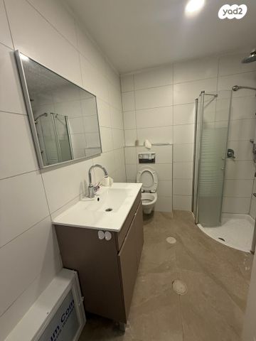 דירה, גדעון האוזנר, הולילנד, ירושלים