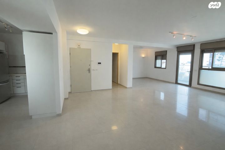 אוריאל אופק 