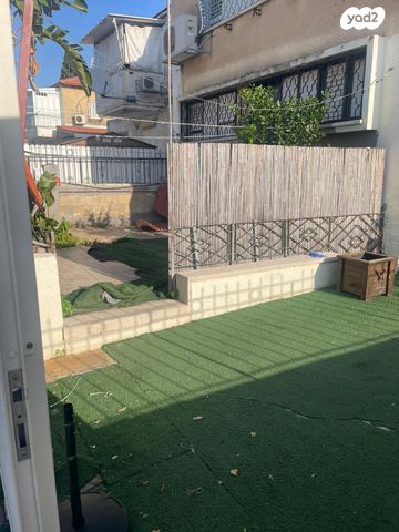 דירת גן, קדושי לוצק 11, עמידר, בת ים