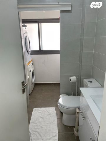 דירה, אהובה עוזרי, המחנה הצבאי, קרית מלאכי