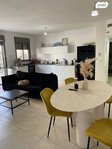 אהובה עוזרי 