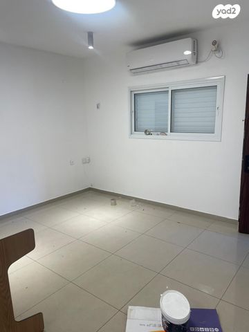 דירת גן, קדושי לוצק 11, עמידר, בת ים