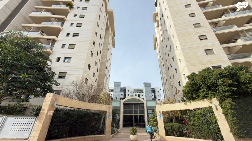 דירה, אוריאל אופק, הרצליה