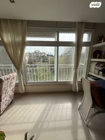 דירה, יהושע בן נון, המושבה היוונית, ירושלים