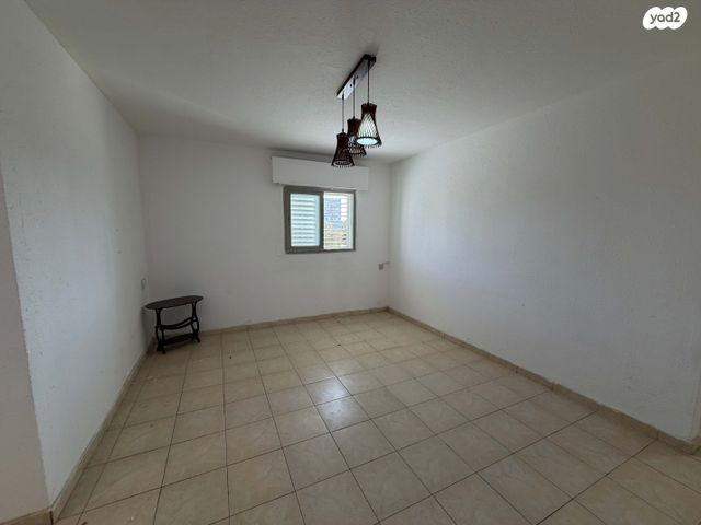 ח.מ. שפירא 18