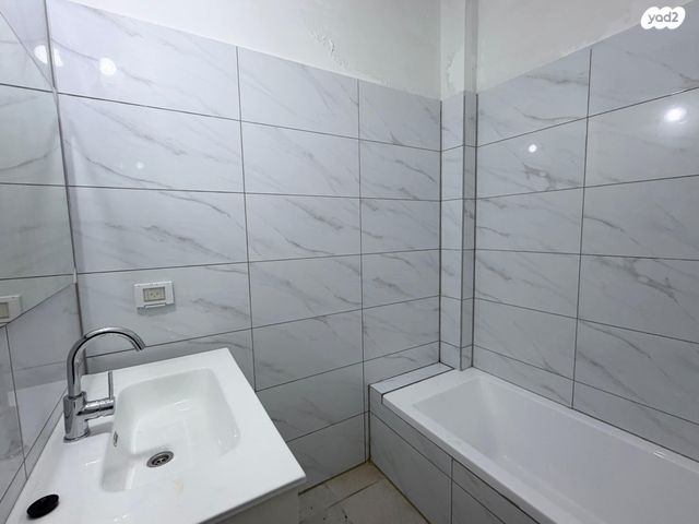 דירה, אברהם כחילה, מלחה, מנחת, ירושלים