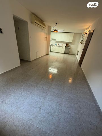 דירת גן, מרדכי אלקחי 8, ארמון הנציב, תלפיות מזרח, ירושלים