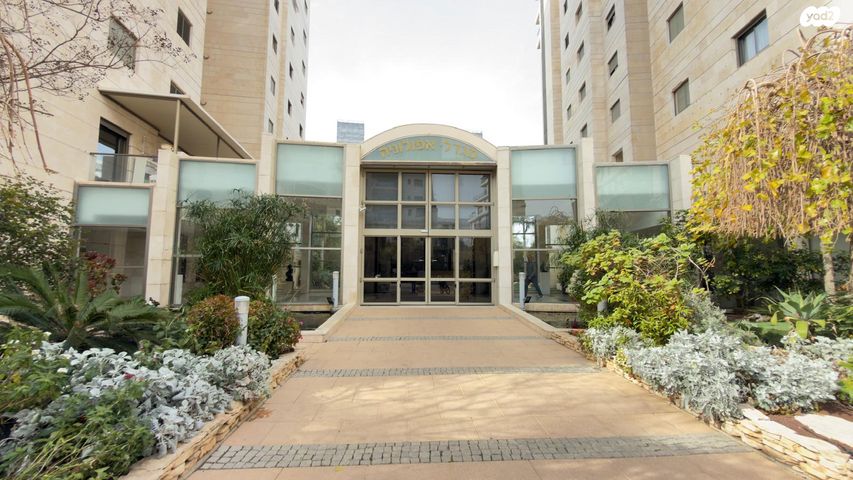 דירה, אוריאל אופק, הרצליה