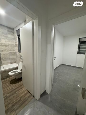 דירת גן, דב גור, רובע ו', אשדוד