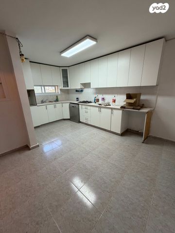 דירת גן, מרדכי אלקחי 8, ארמון הנציב, תלפיות מזרח, ירושלים