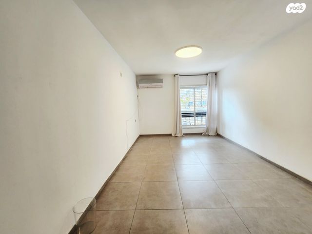 דירה, מעפילי אגוז, נווה חן, תל אביב יפו