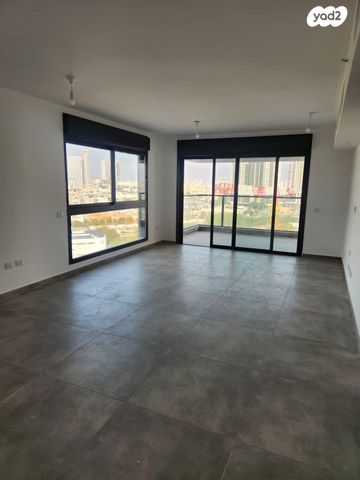 דירה, אריק איינשטיין, דרום חדש, פארק הים, בת ים