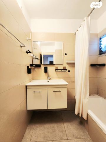 דירה, מעפילי אגוז, נווה חן, תל אביב יפו