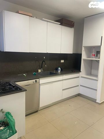 קדושי לוצק 11