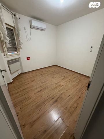 דירת גן, מרדכי אלקחי 8, ארמון הנציב, תלפיות מזרח, ירושלים