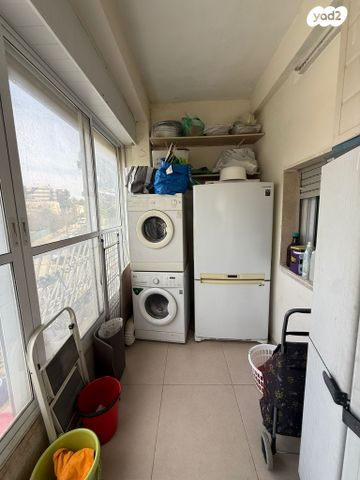 דירה, יהושע בן נון, המושבה היוונית, ירושלים