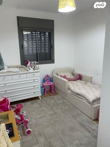 דירה, אהובה עוזרי, המחנה הצבאי, קרית מלאכי