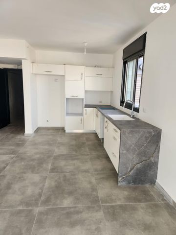 דירה, אריק איינשטיין, דרום חדש, פארק הים, בת ים