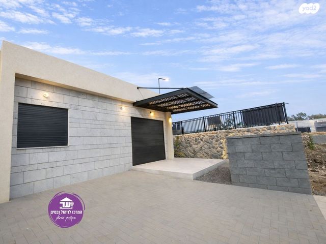 דו משפחתי, בני יהודה, קצרין