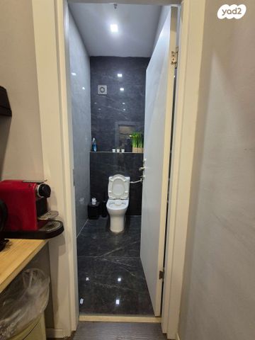 אולמות, אזור תעשיה, אזור