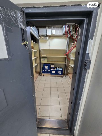 חנויות/ שטח מסחרי, שדרות ההסתדרות, צומת הקריות, חוף שמן, חיפה