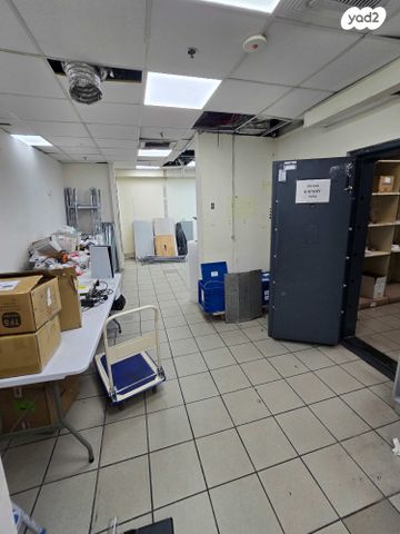 חנויות/ שטח מסחרי, שדרות ההסתדרות, צומת הקריות, חוף שמן, חיפה