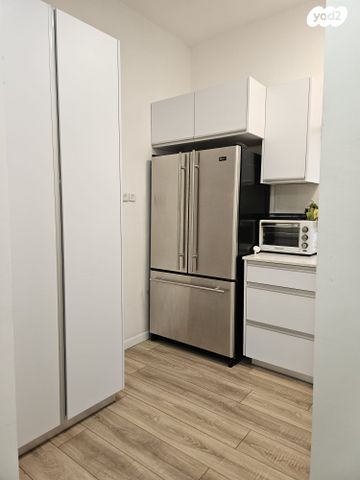 משרדים, בית יצחק שער חפר