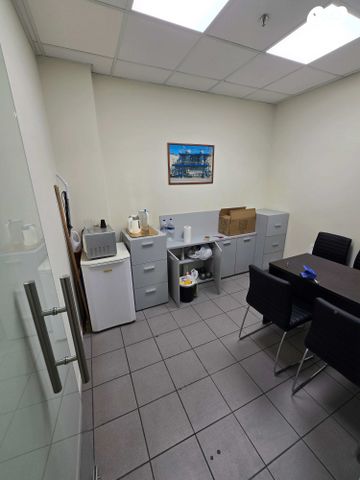 חנויות/ שטח מסחרי, שדרות ההסתדרות 25, צומת הקריות, חוף שמן, חיפה