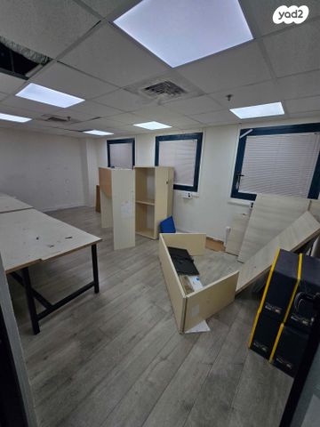 חנויות/ שטח מסחרי, שדרות ההסתדרות 25, צומת הקריות, חוף שמן, חיפה