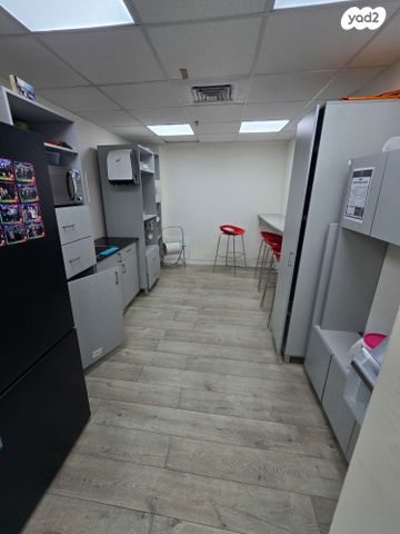 חנויות/ שטח מסחרי, שדרות ההסתדרות 25, צומת הקריות, חוף שמן, חיפה