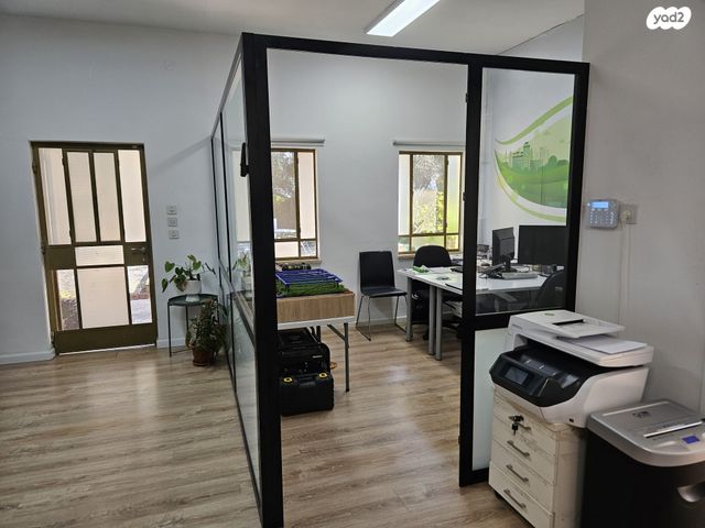 משרדים, בית יצחק שער חפר