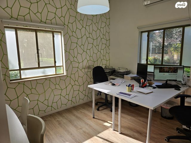 משרדים, בית יצחק שער חפר