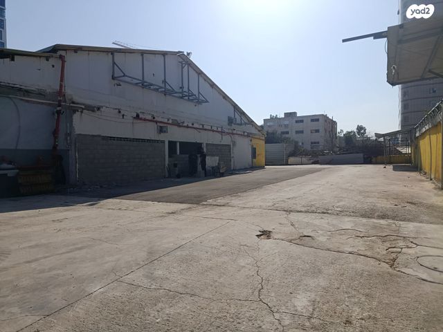 חנויות/ שטח מסחרי, החרושת 14, אזור תעשיה, בת ים