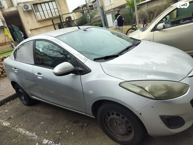 מודעת רכב מאזדה 2