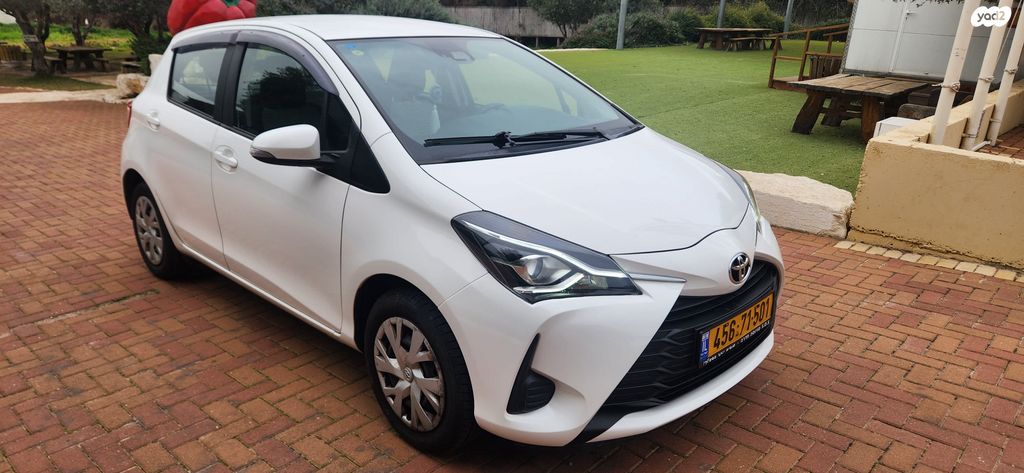 טויוטה יאריס