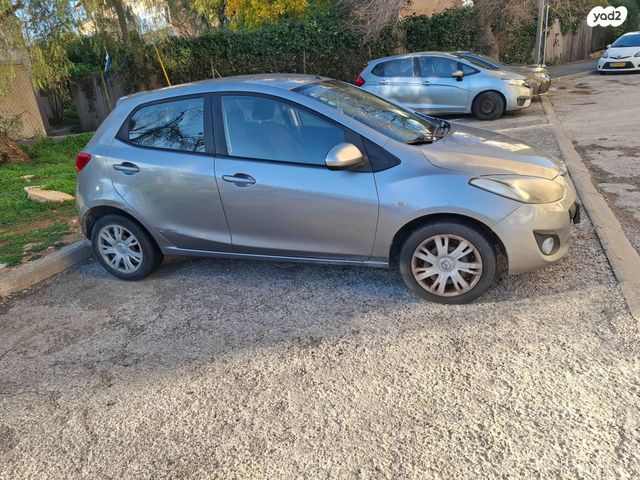 מודעת רכב מאזדה 2