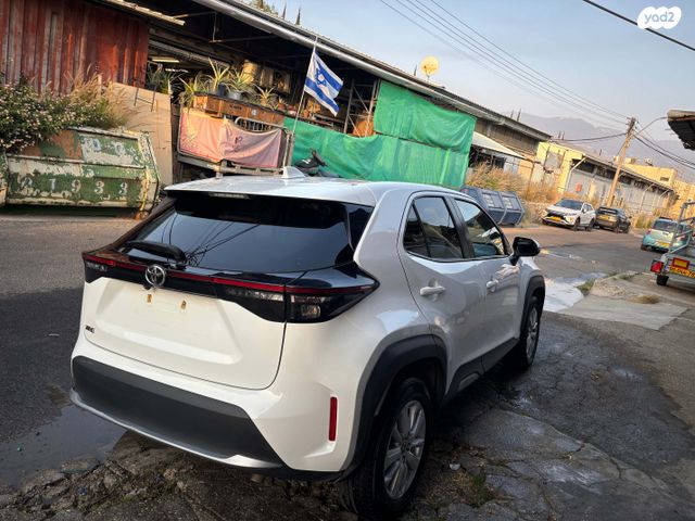 טויוטה יאריס קרוס