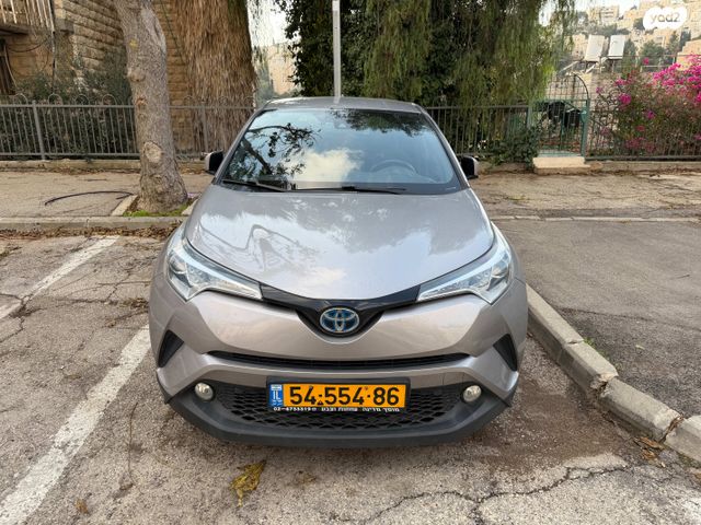 מודעת רכב טויוטה C-HR