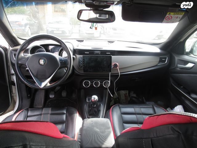 אלפא רומיאו ג'ולייטה